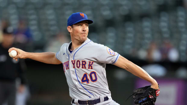 Blue Jays sign Chris Bassitt to a three-year deal.